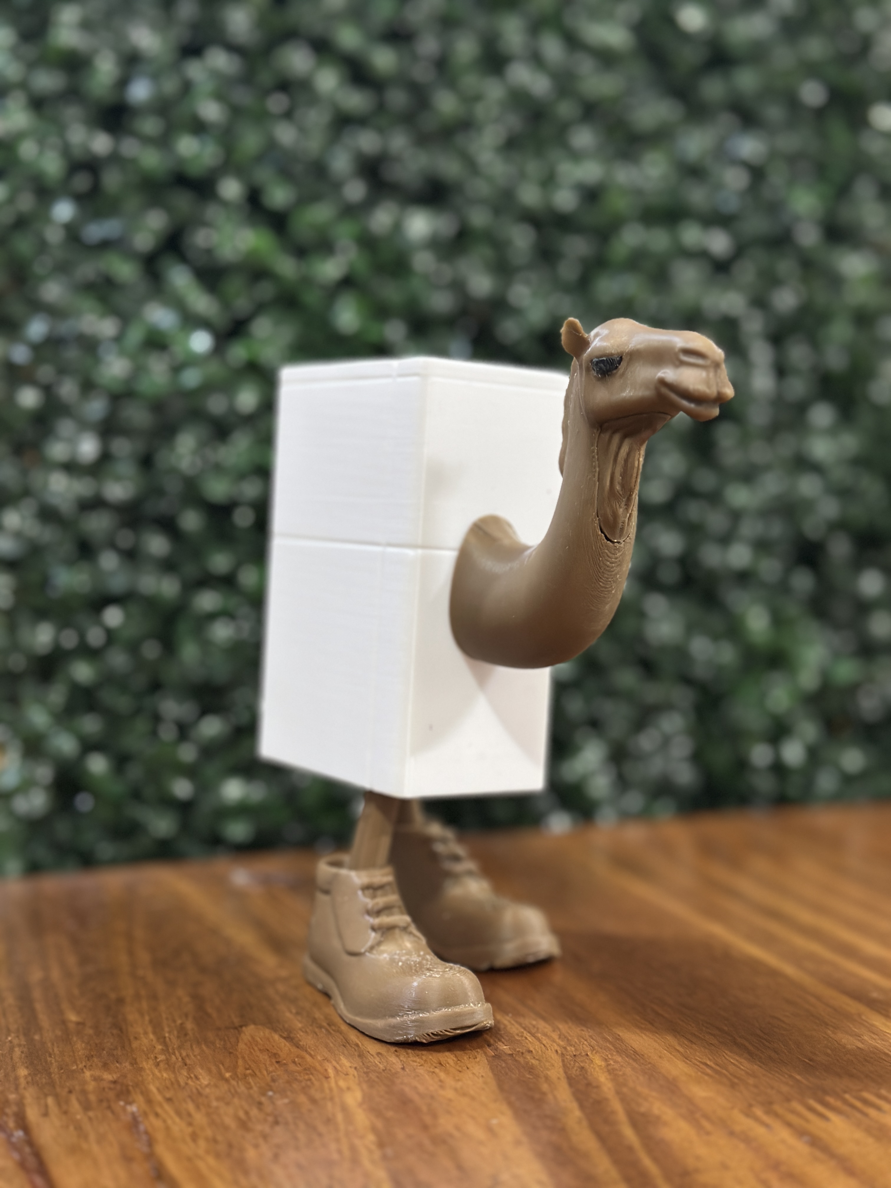 Figura Camello Caja con Botas Brainrot / Meme 3D 🐫📦🥾✨
