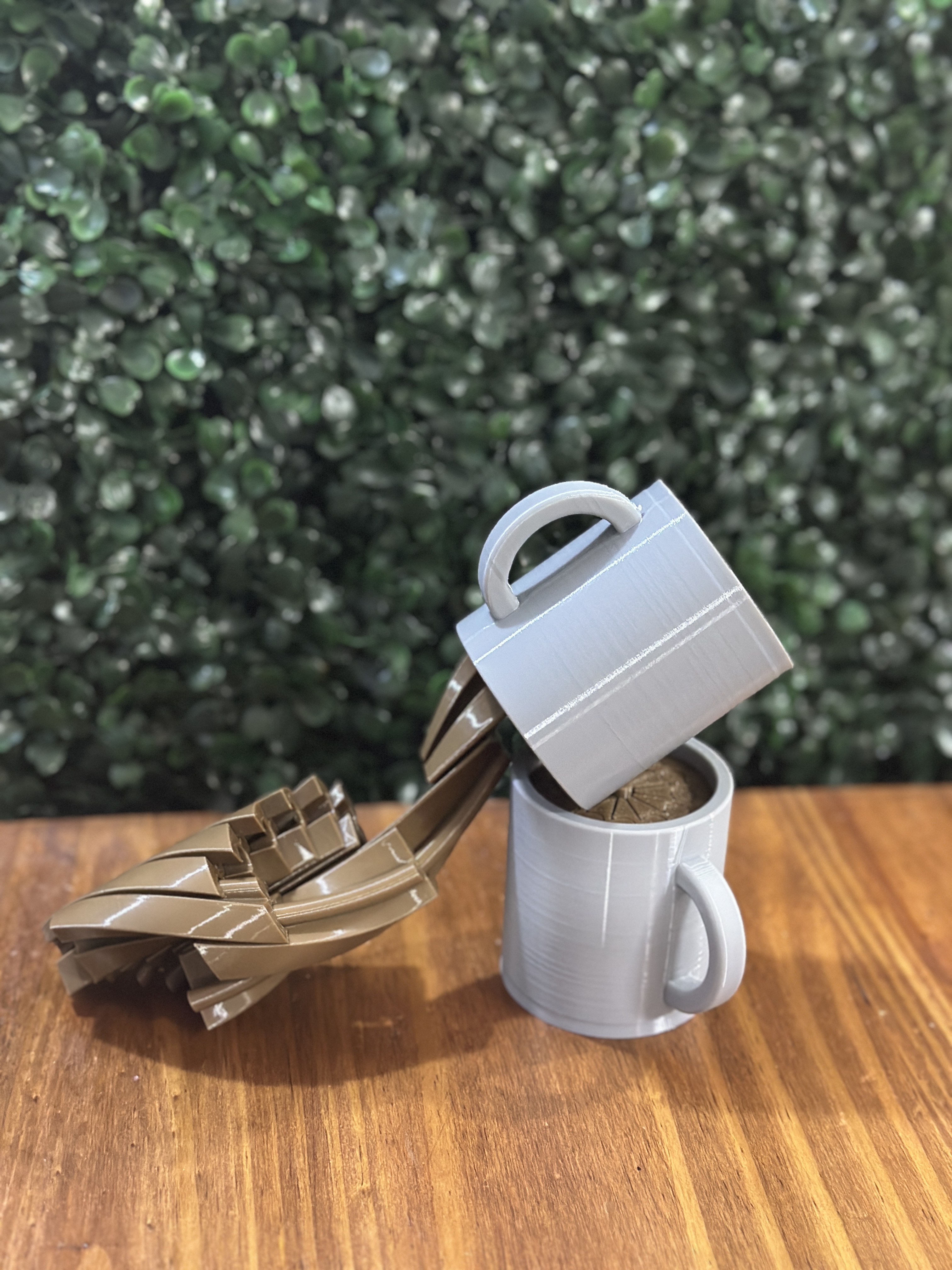 Taza Flotante Antigravedad / Escultura Cinética Taza Vertiendo Café 3D ☕️🌀✨